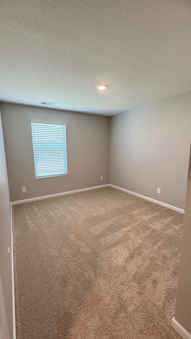 Building Photo - 164 Crescent Cir
