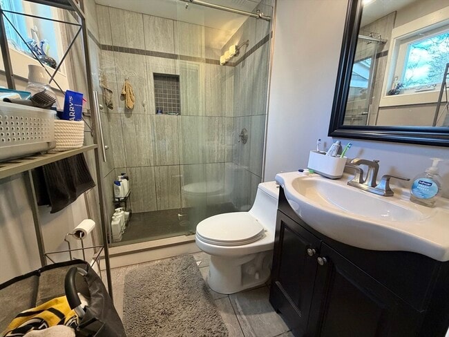 Building Photo - 176 Upland Ave