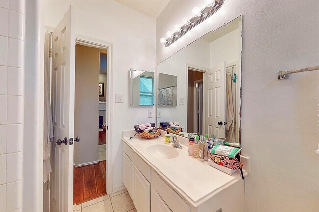 Building Photo - 127 S Abram Cir