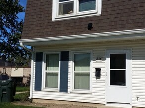 Building Photo - 1854 Jamestown Cir