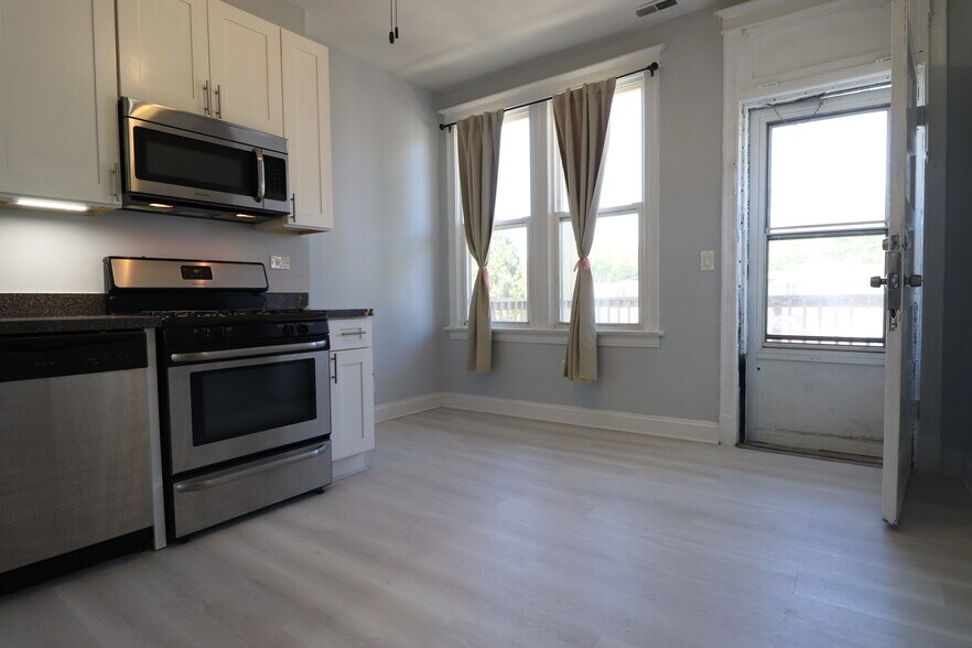 Building Photo - 4223 N Elston Ave