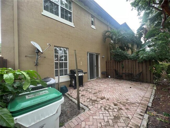 Building Photo - 6920 Julia Gardens Dr