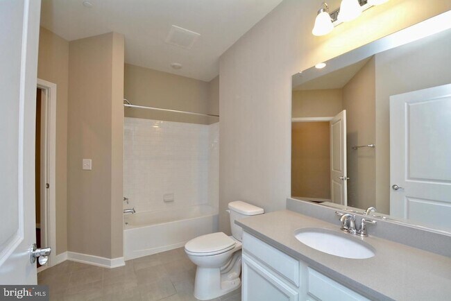 Building Photo - 3989 Norton Pl