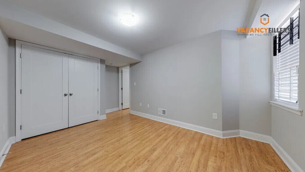 Building Photo - 17 E 21st St