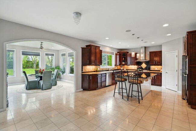 Building Photo - Five Bedroom House in Deerfield Township!