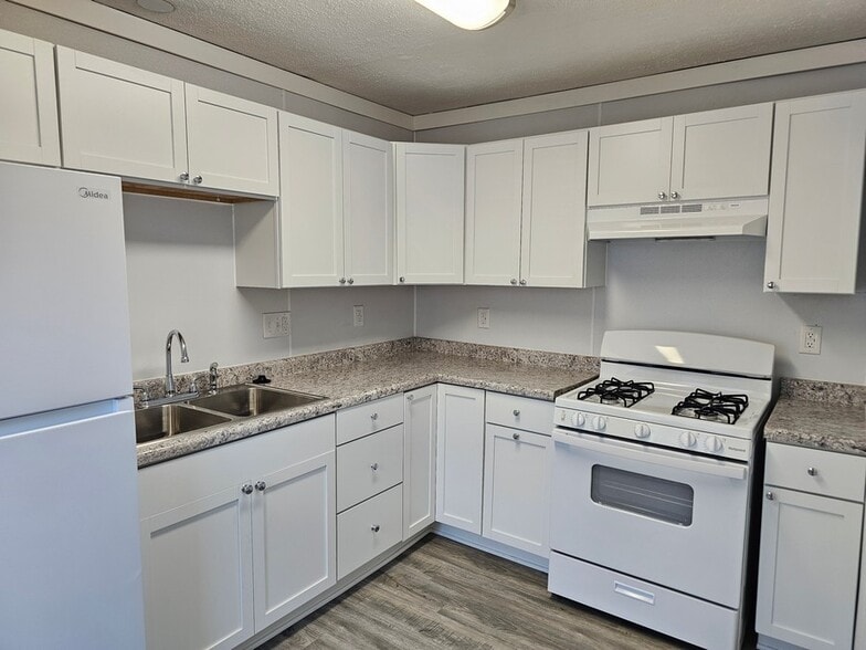 Building Photo - 2118 E 5th St