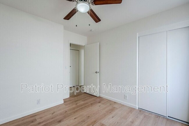 Building Photo - 2530 E Camellia Dr