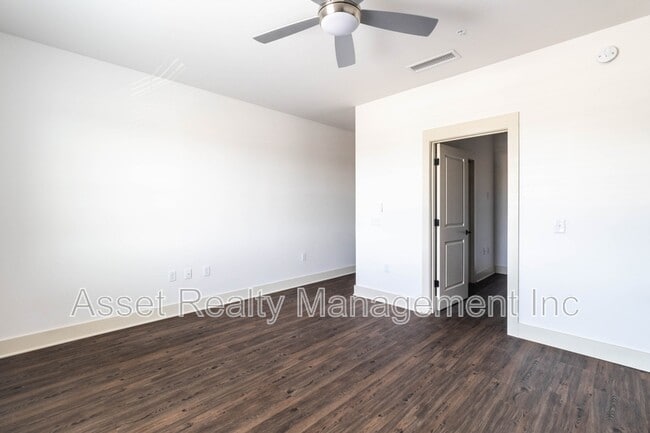 Building Photo - 1120 Franck St