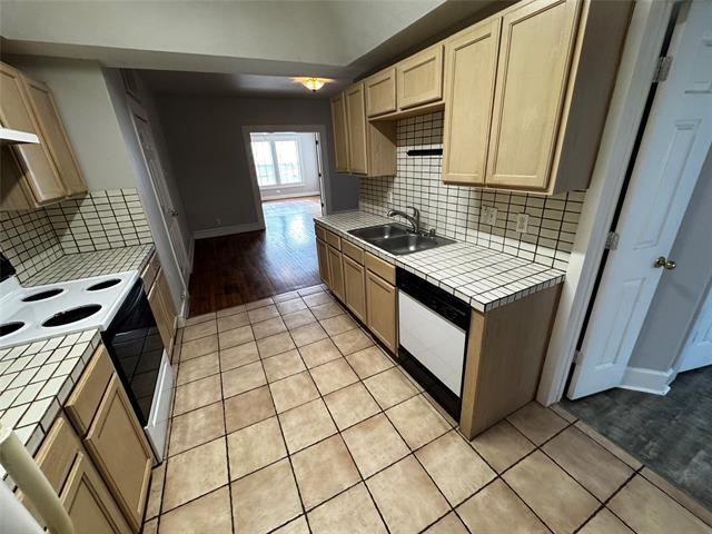 Building Photo - 5321 Reiger Ave