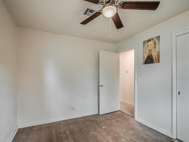 Building Photo - 1512 Bedford Ln
