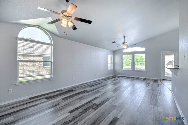 Building Photo - 5726 Stonehaven Dr