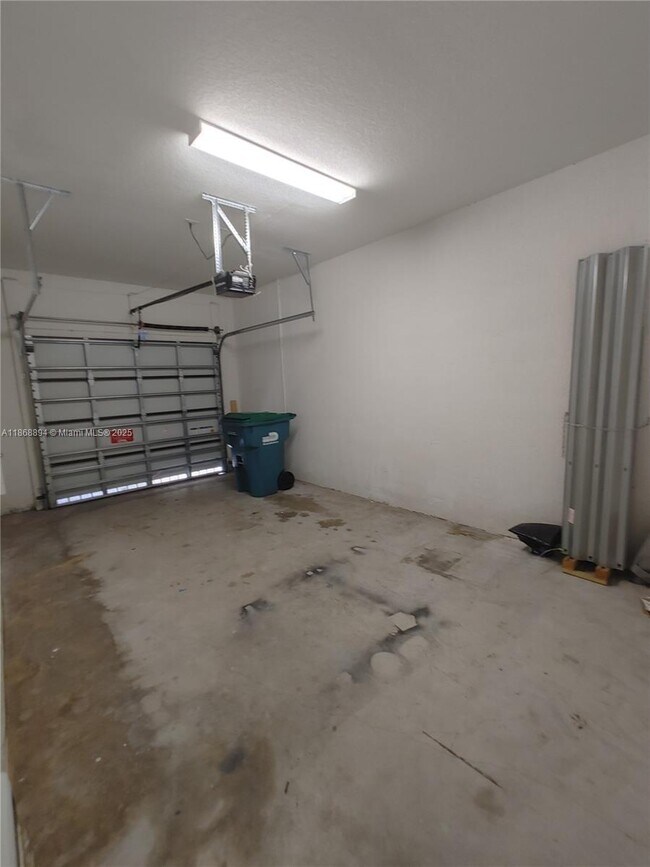 Building Photo - 237 NE 210th St