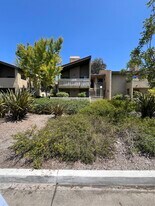 Building Photo - 224 Oakleaf Dr
