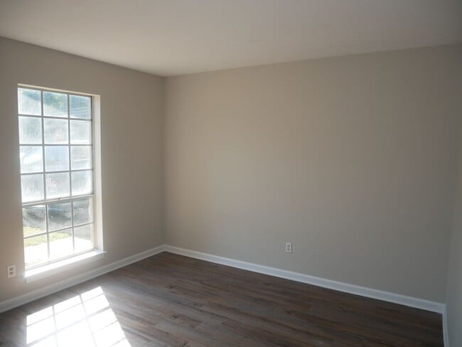 Building Photo - 8015 Ashbrook Dr