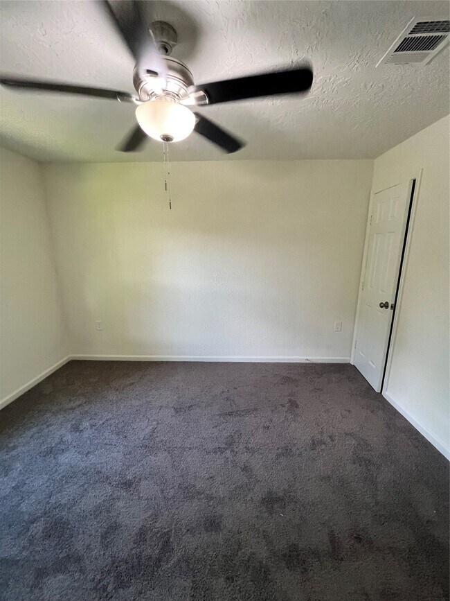 Building Photo - 5915 Beldart St