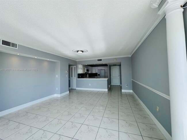 Building Photo - 3625 N Country Club Dr