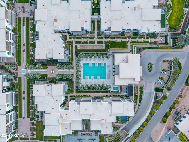 Building Photo - 6587 N Palmeraie Blvd