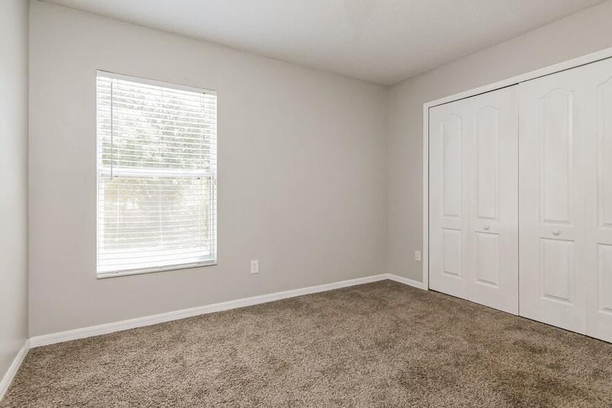 Building Photo - 926 Willow Run St