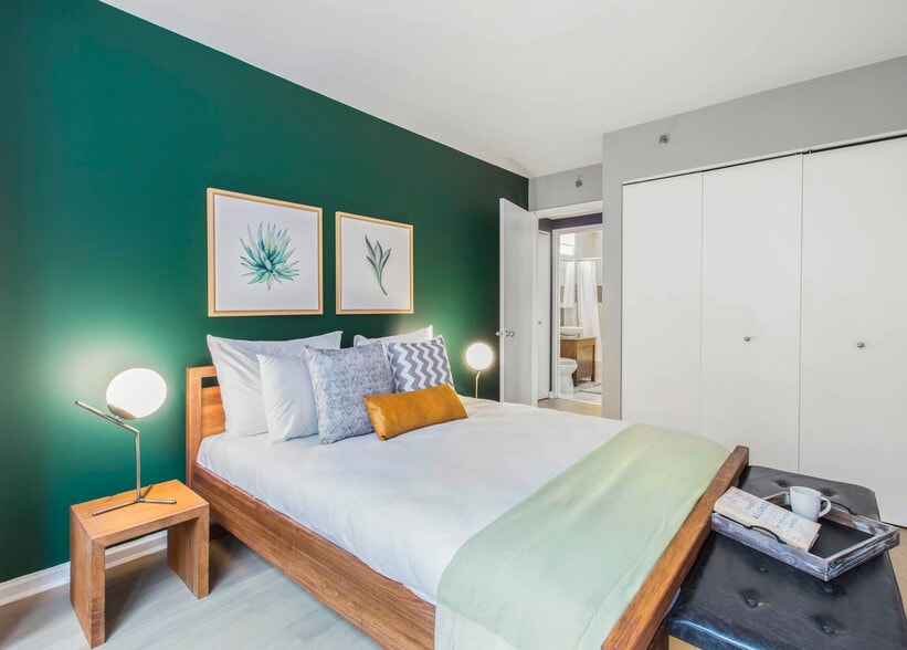 Building Photo - 535 W 23 St