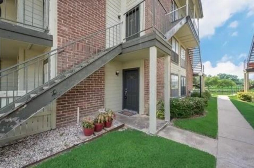 Building Photo - 5981 Arapaho Rd