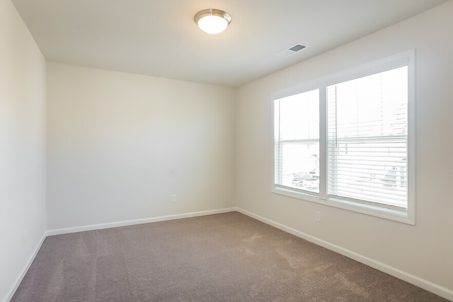 Building Photo - 582 Count Fleet Ct