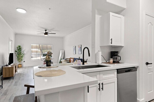 Building Photo - 875 W Pecos Rd