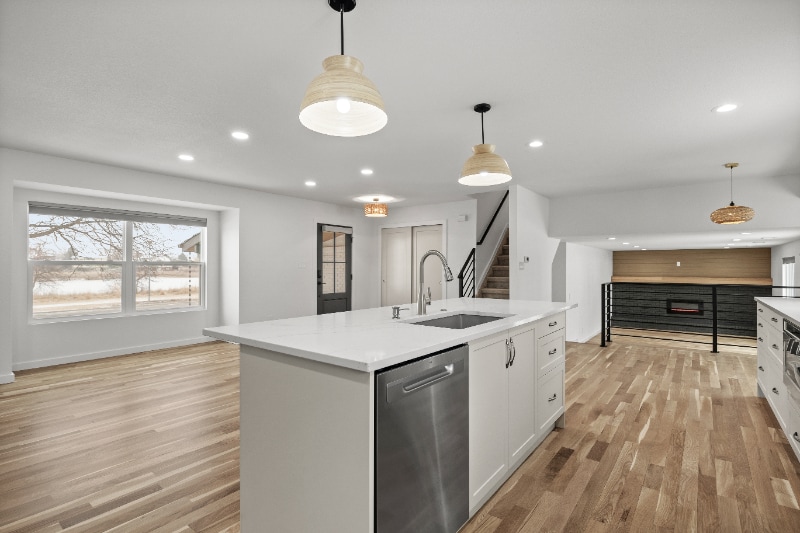 Building Photo - 2967 Lakeshore Dr