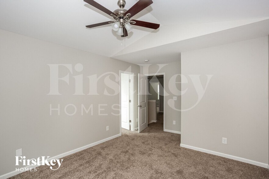 Building Photo - 4944 Rockwood Rd