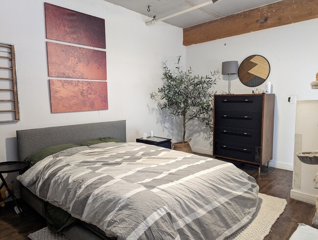 Building Photo - 2650 W Belden Ave