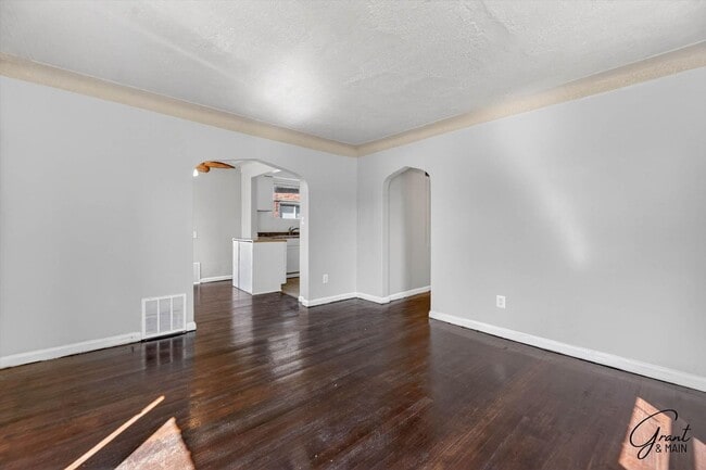 Building Photo - $1300 3 bedroom bungalow