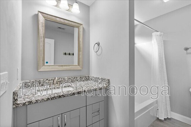 Building Photo - 8229 Pierpoint Dr