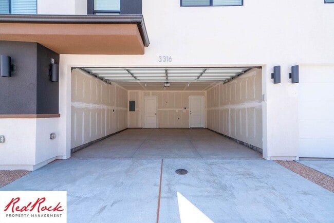 Building Photo - 3316 E Elkhorn Ln