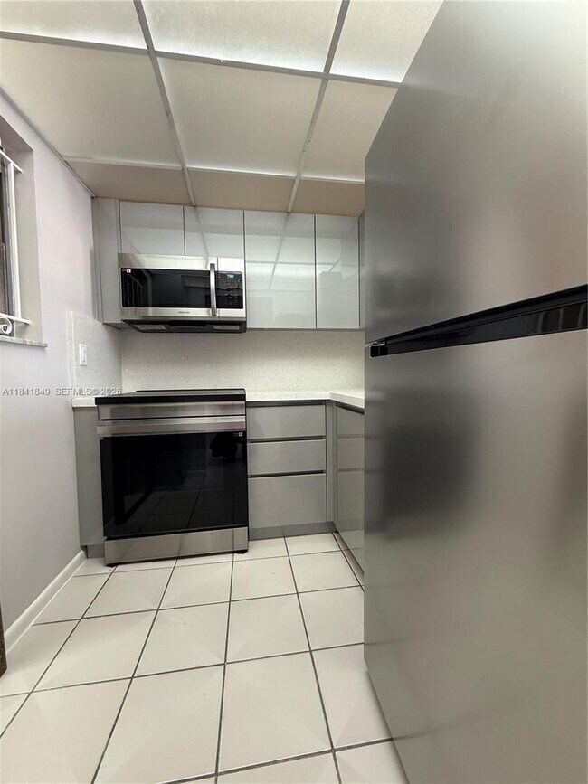 Building Photo - 6820 W Flagler St