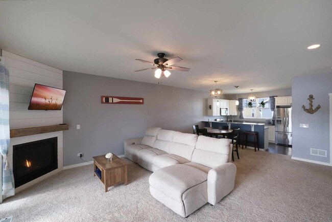 Building Photo - 5 River Row