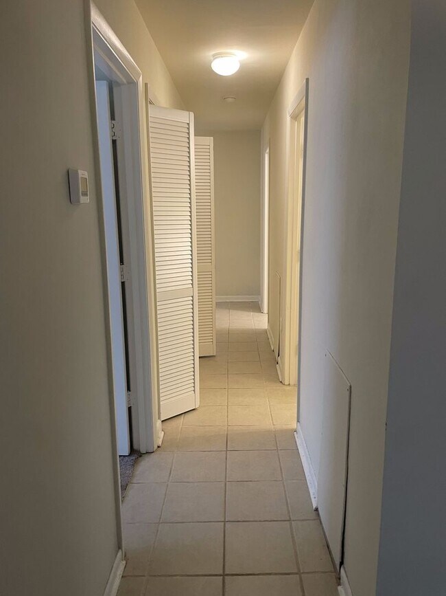 Building Photo - UT - 1210-A