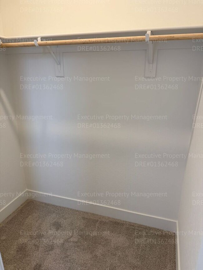 Building Photo - Newly constructed 3 bedroom/ 3 bathroom ho...