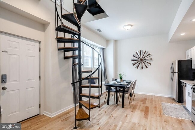 Building Photo - 2061 Kater St