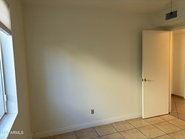 Building Photo - 8819 W Roma Ave