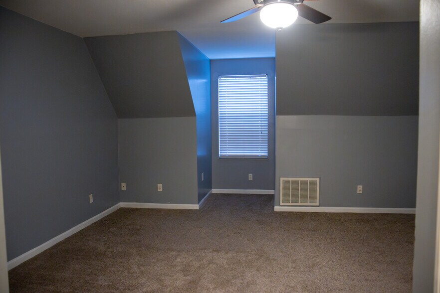 Building Photo - 938 Bradley Bell Dr