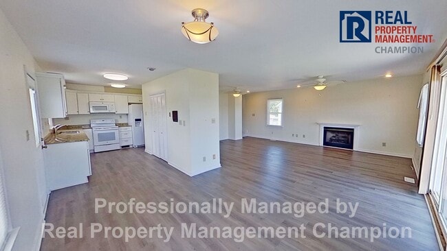 Building Photo - Charming Water Front Home with Private Dock