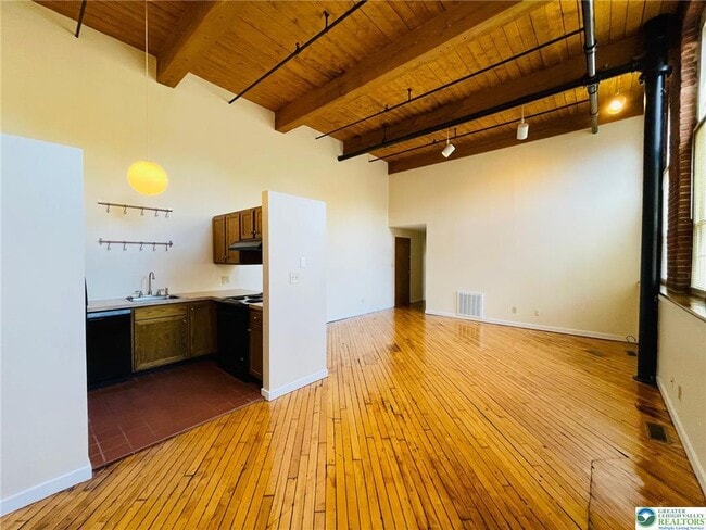Building Photo - 103 Race St