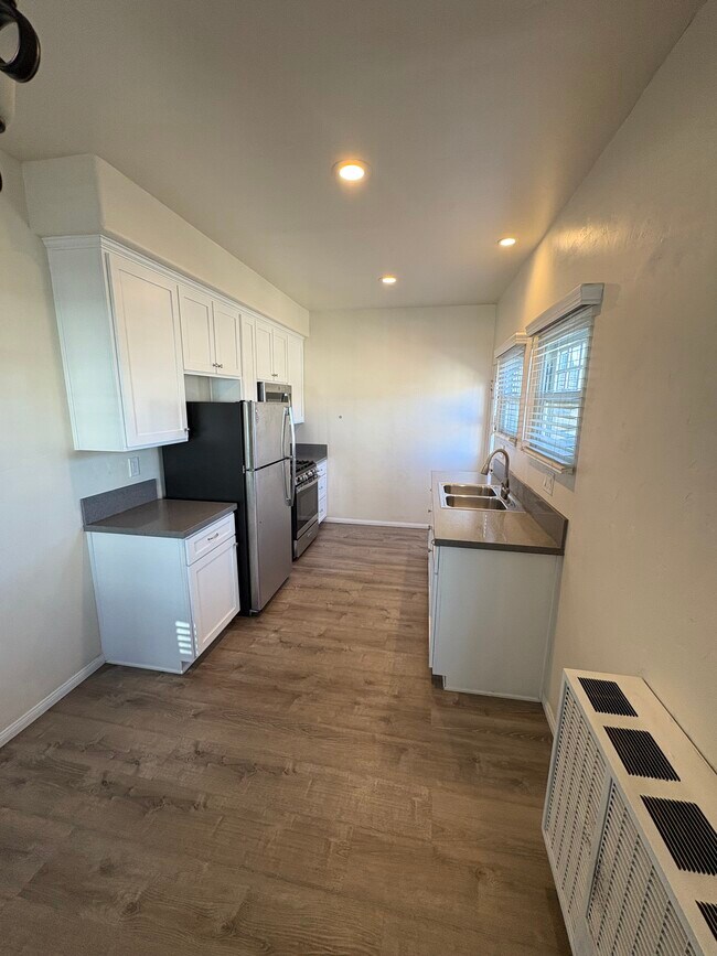 Building Photo - Gaylord Building