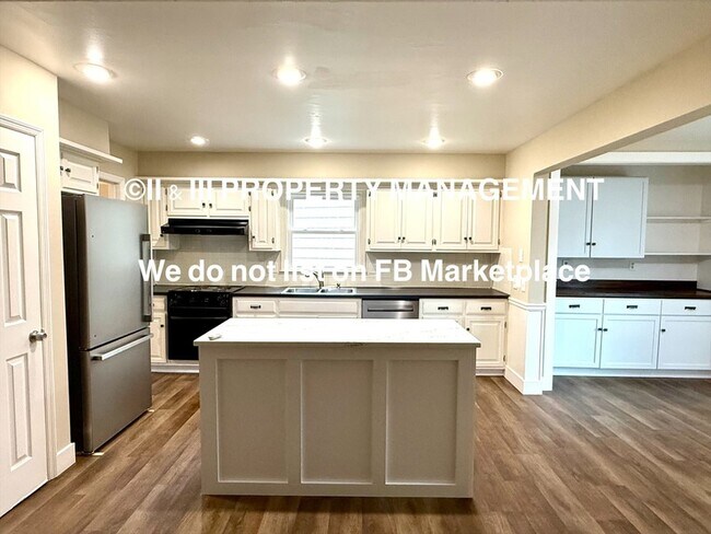 Building Photo - 9425 Carter Dr