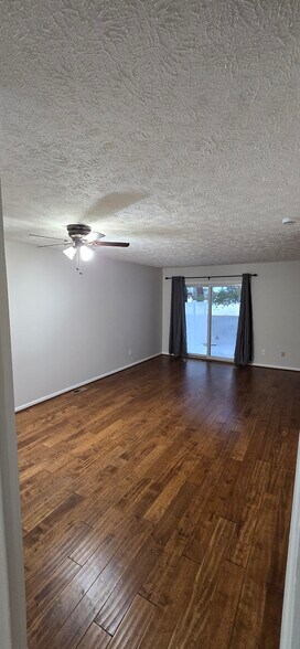 Building Photo - 757 Island Ct