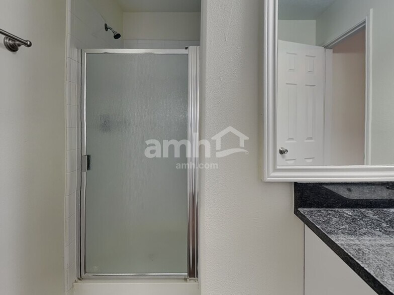 Building Photo - 16973 Scenic Knoll