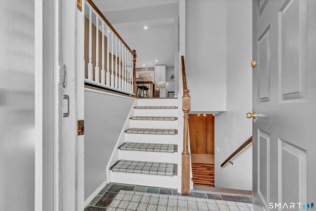 Building Photo - 10 Grove Pl