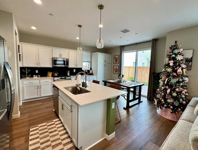 Building Photo - 609 Josephine Ave