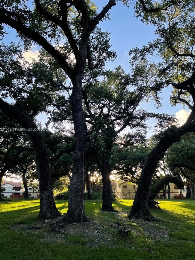 Building Photo - 605 Ives Dairy Rd
