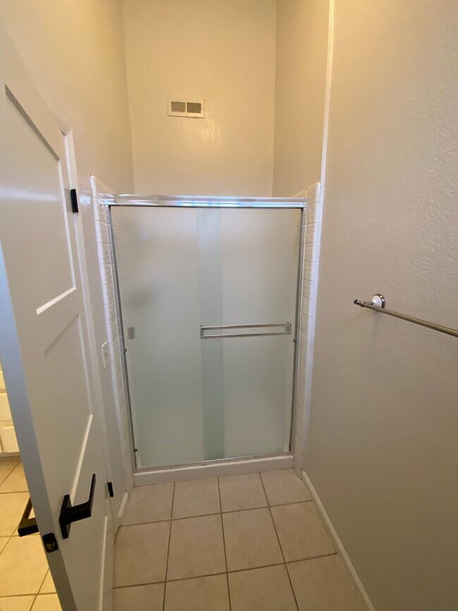 Building Photo - Cambrian 3 bed 2.5 bath townhouse available!