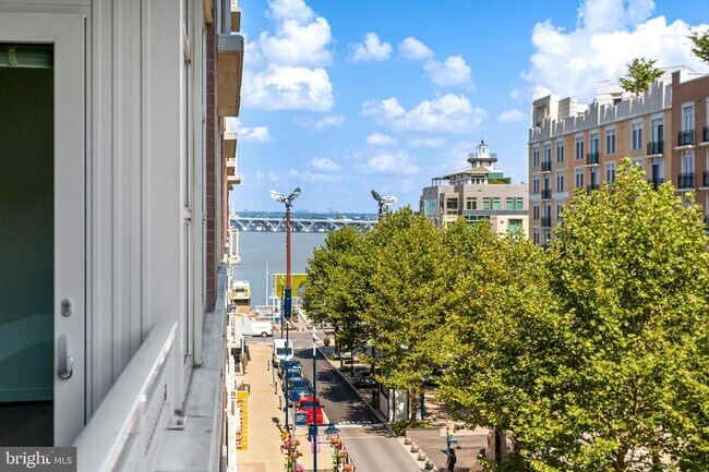 Building Photo - 157 Fleet St